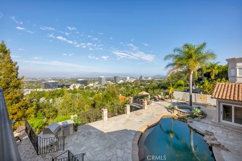 4440 Bergamo Drive, Encino, CA MLS: SR25053127