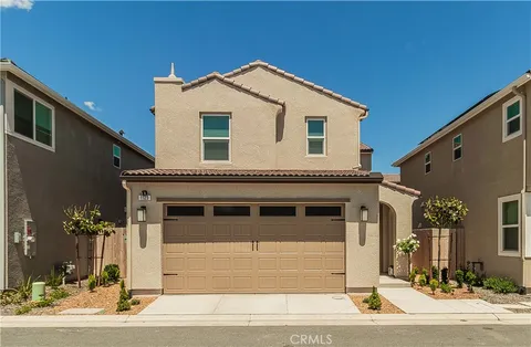1123 Vanguard Way W, Madera, CA MLS: FR25107696