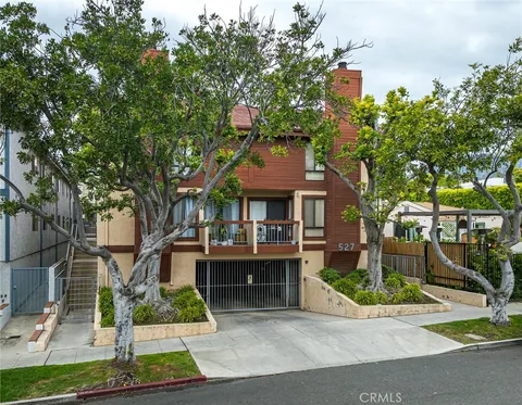 527 E Elmwood Avenue Unit E, Burbank, CA MLS: GD25087087