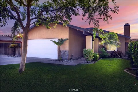6300 Ringwood Street, Bakersfield, CA MLS: SR25111049