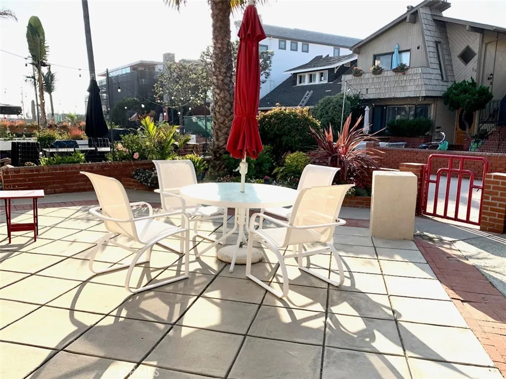 42 8th St, Hermosa Beach, CA 90254