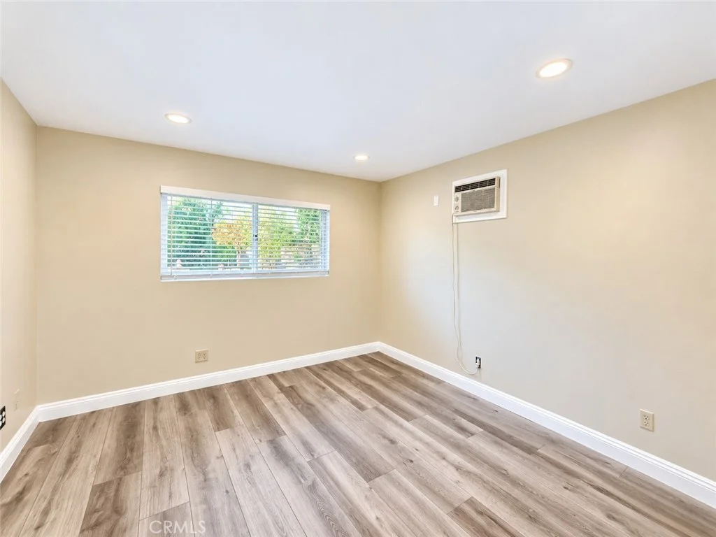 17055 Rayen St, Sherwood Forest, CA 91325