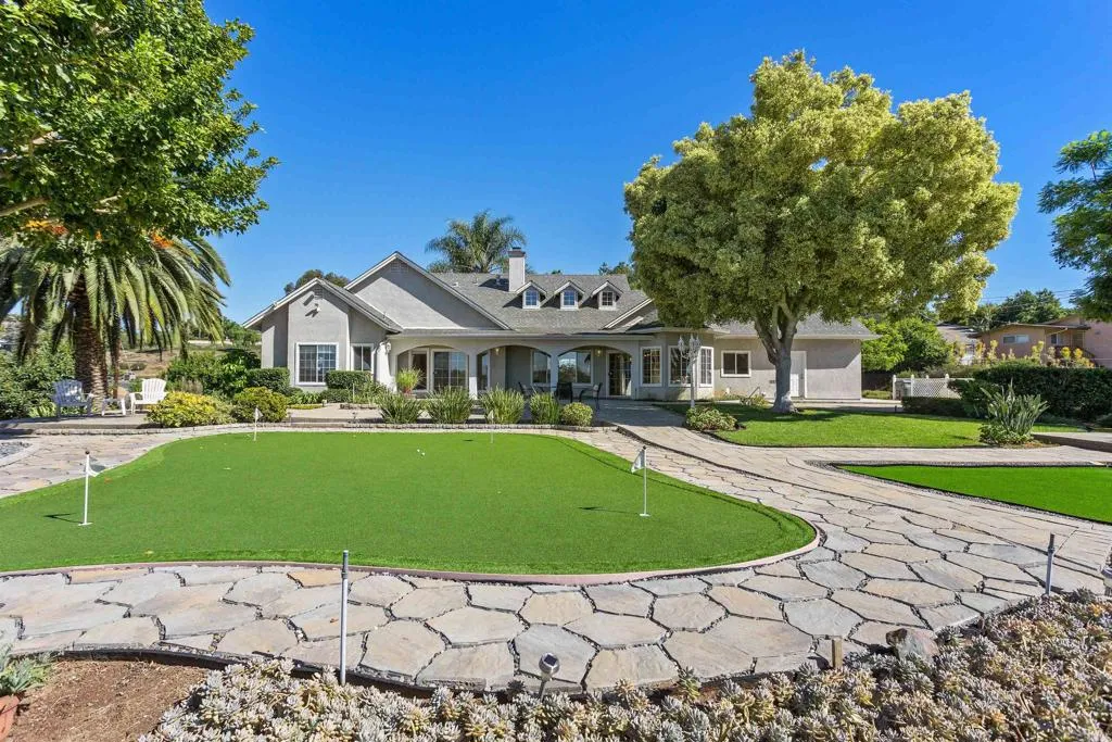 2511 Entrada Ave  