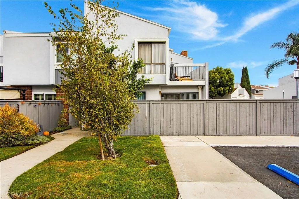 625 Skyview Lane Unit 49, Costa Mesa, CA 92626