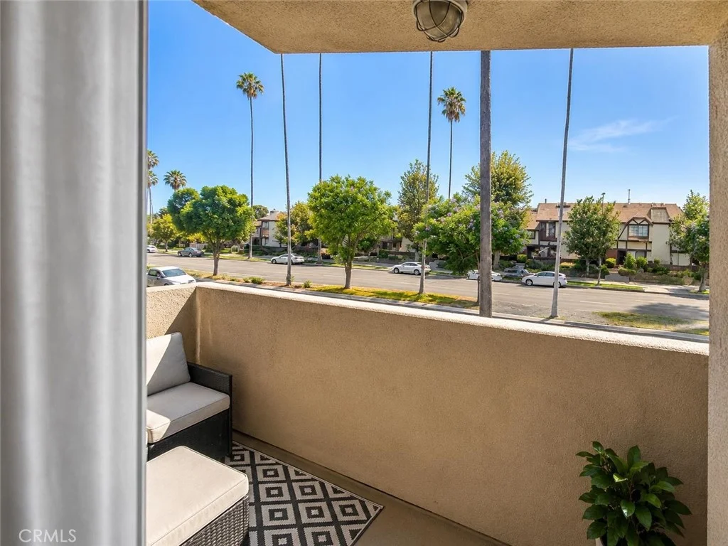 19350 Sherman Way, Reseda, CA 91335