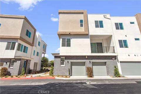 105 Culture, Irvine, CA MLS: OC25065738