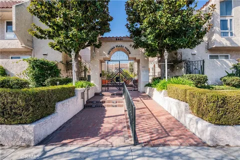 5401 Zelzah Avenue Unit 124, Encino, CA MLS: SR25051611