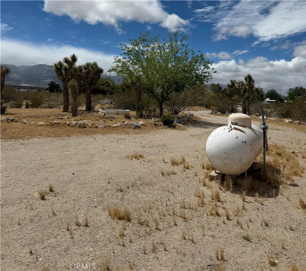 9511 Anza Trl, Lucerne Valley, CA 92356