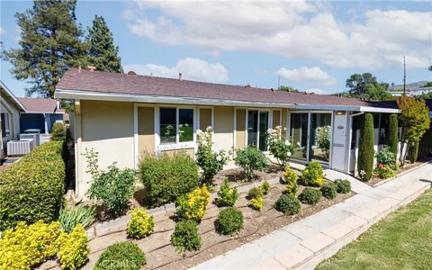 19202 Avenue Of The Oaks Unit A, Newhall, CA MLS: SR25104007