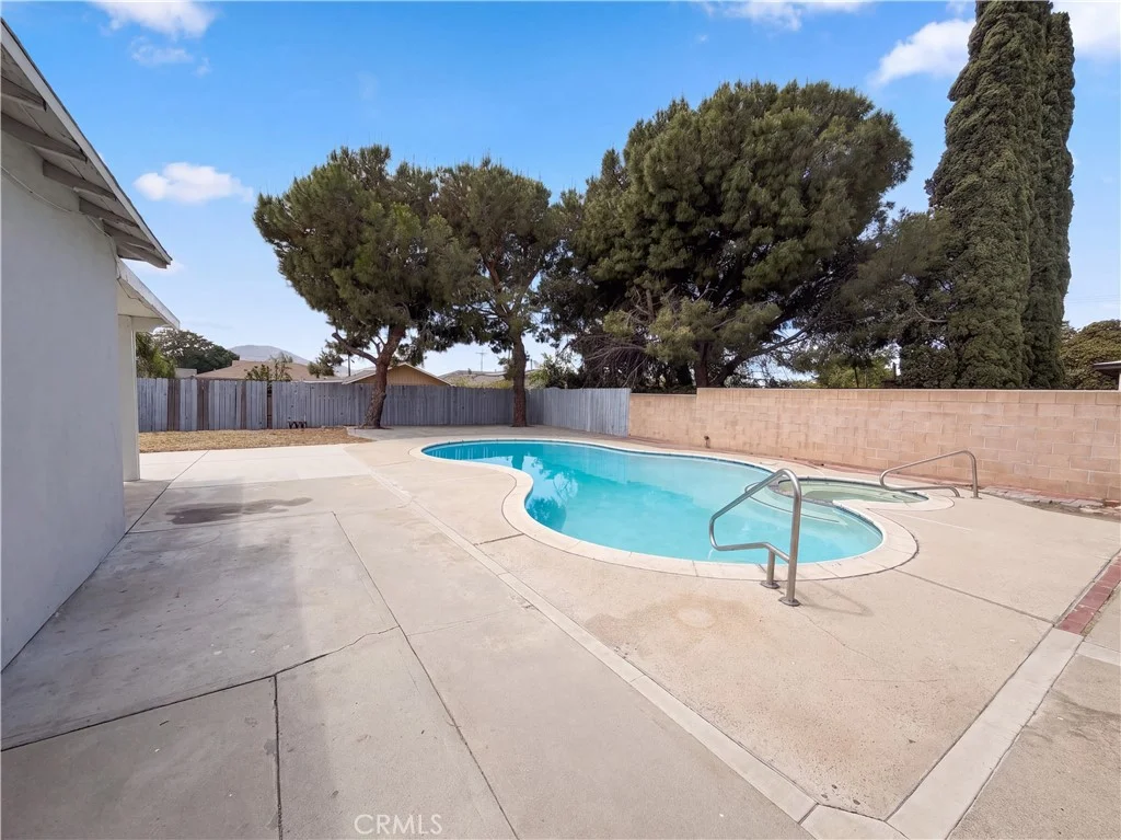 16515 Rosemary Dr, Fontana, CA 92335