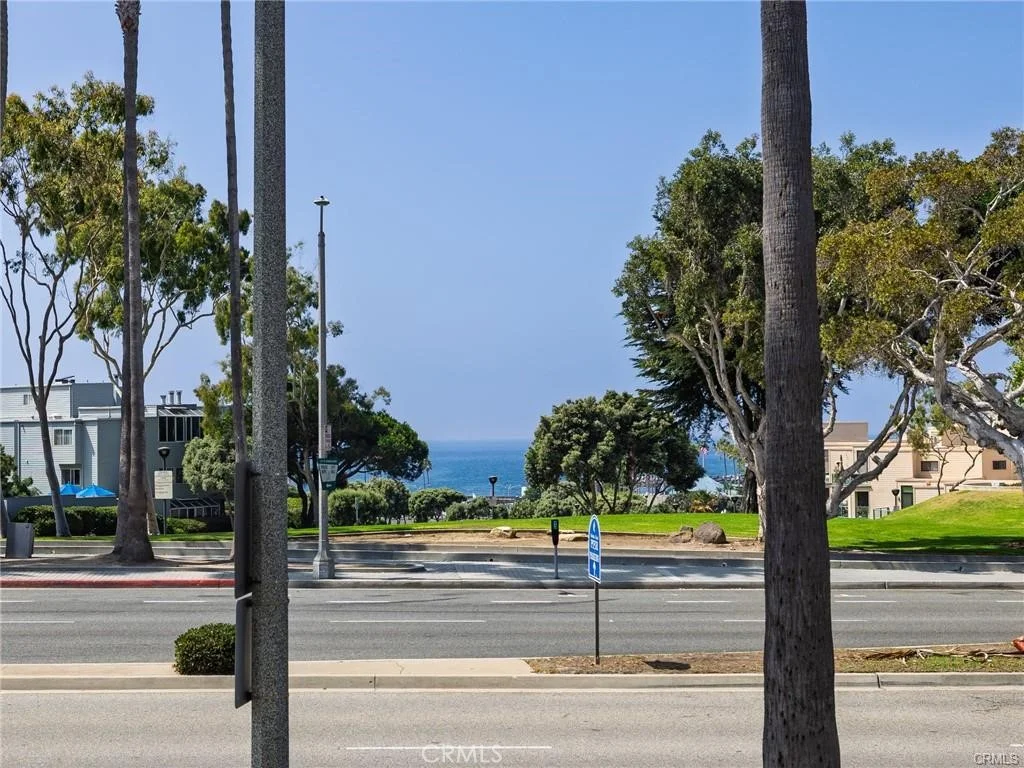 208 N Catalina Ave, Redondo Beach, CA 90277