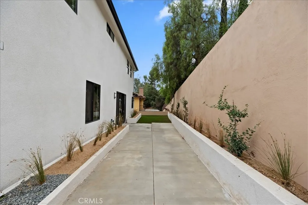 943 N Avenue 66, Los Angeles, CA 90042