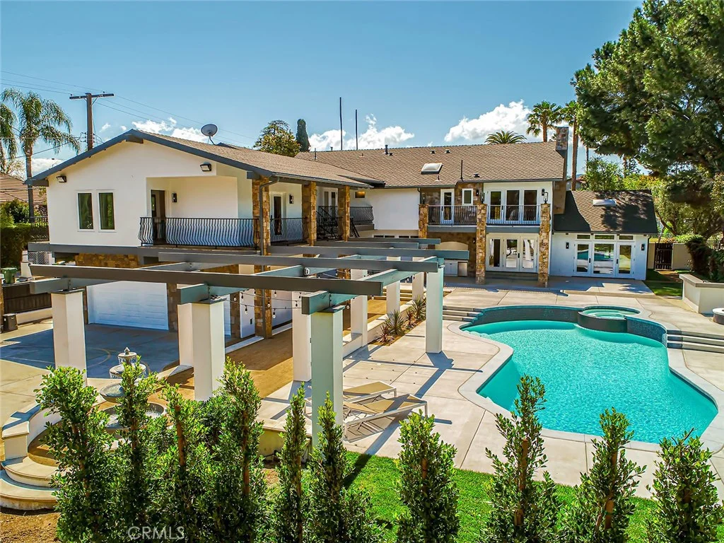 19305 Redwing Street, Tarzana, CA 91356