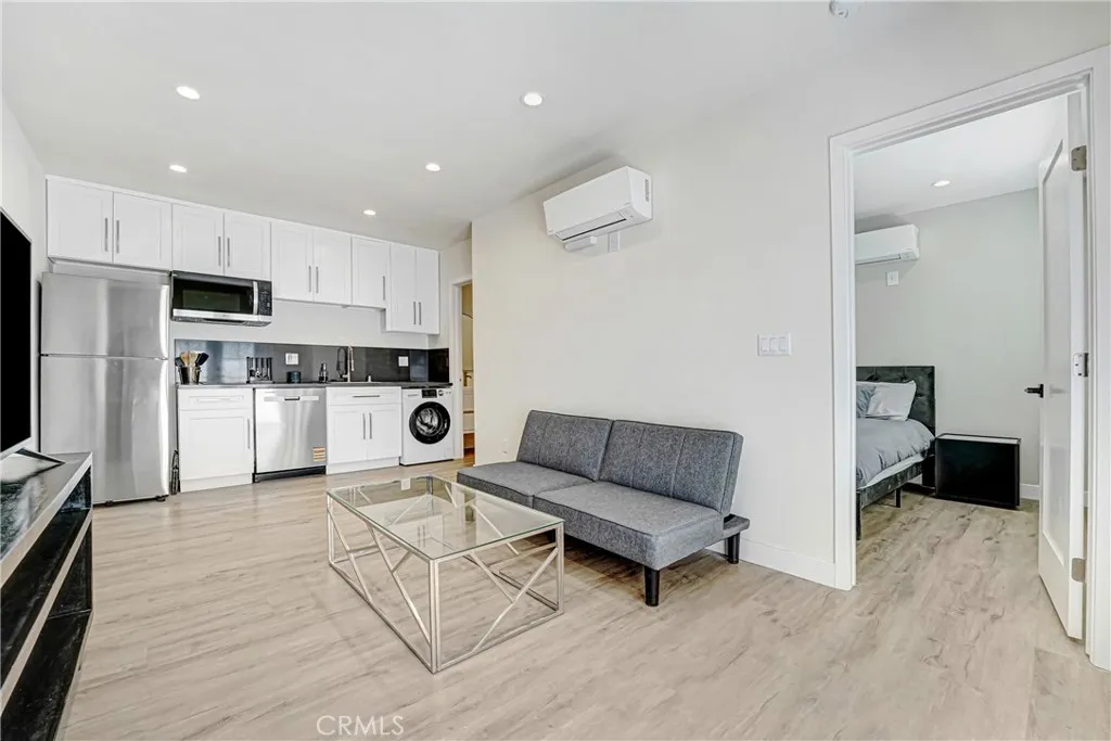 Additional image 53 of 18216 Hartland Street, Reseda, CA 91335