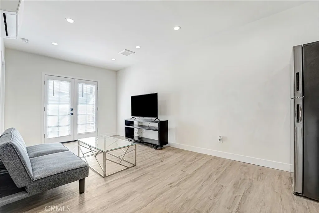 Additional image 54 of 18216 Hartland Street, Reseda, CA 91335