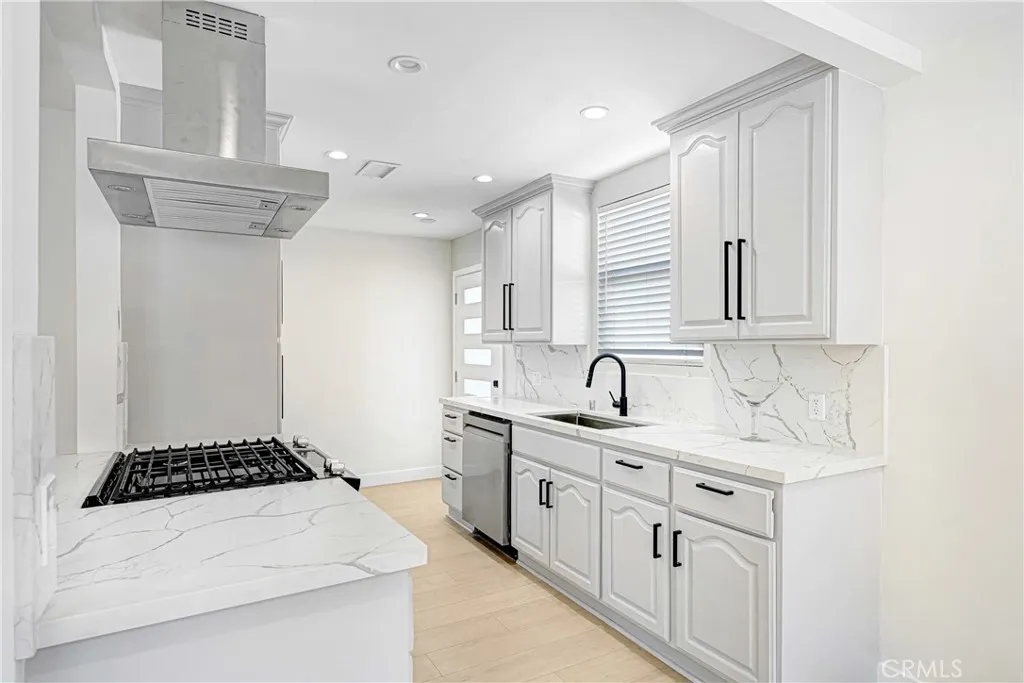 Additional image 41 of 18216 Hartland Street, Reseda, CA 91335