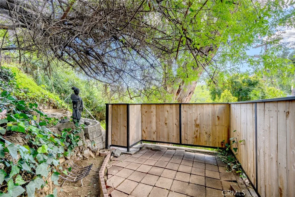 1930 Weepah Way, Los Angeles, CA 90046