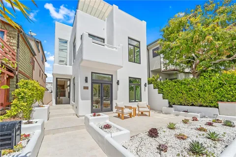 541 4th Street, Manhattan Beach, CA MLS: OC25085644