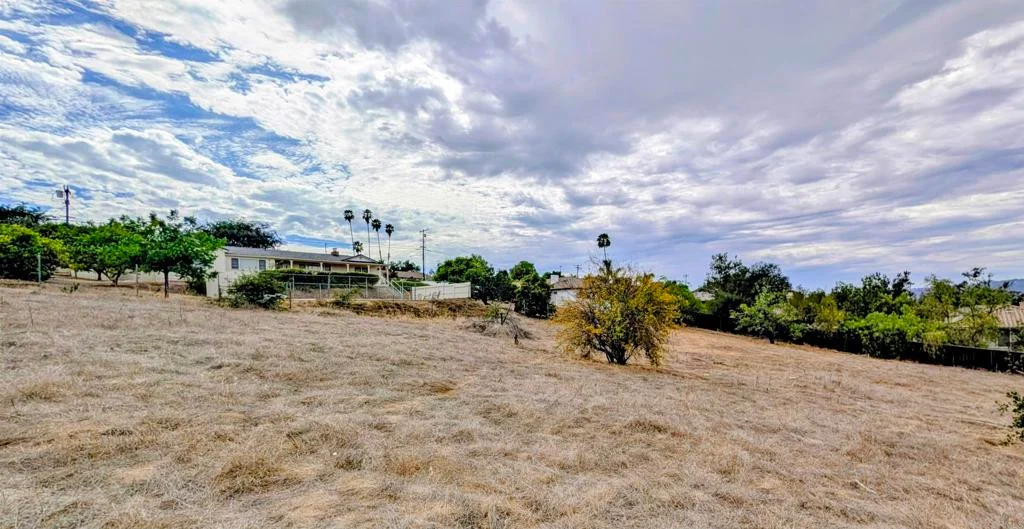 925 Grand Court, Escondido, CA 92025