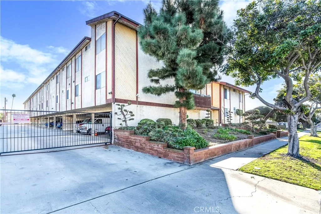 Additional image 2 of 15214 S Raymond Avenue Unit 111, Gardena, CA 90247