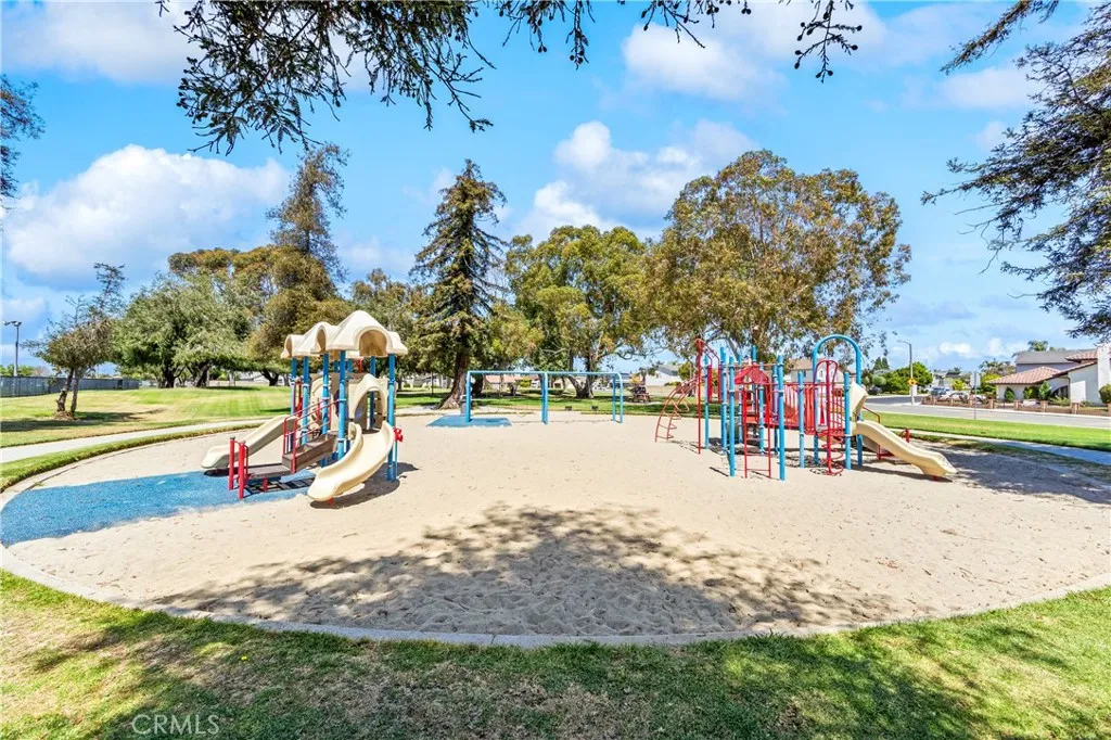 16372 Redlands Ln, Huntington Beach, CA 92647