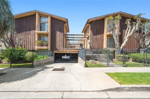 933 N Cedar Street Unit 6, Inglewood, CA MLS: DW25088080