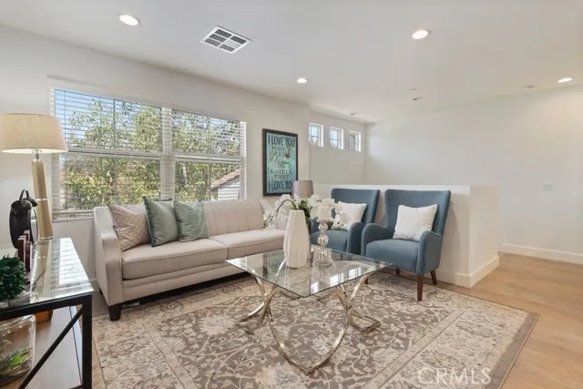 32 Hedge Bloom, Irvine, CA 92618