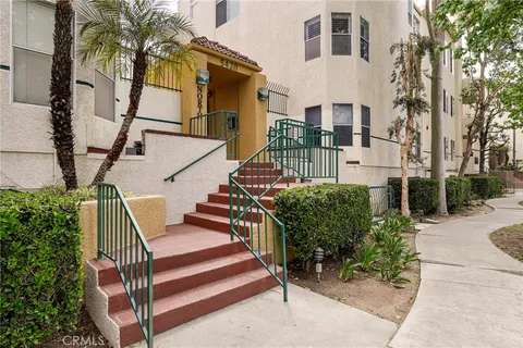 5420 Sylmar Avenue Unit 117, Sherman Oaks, CA MLS: BB25087166