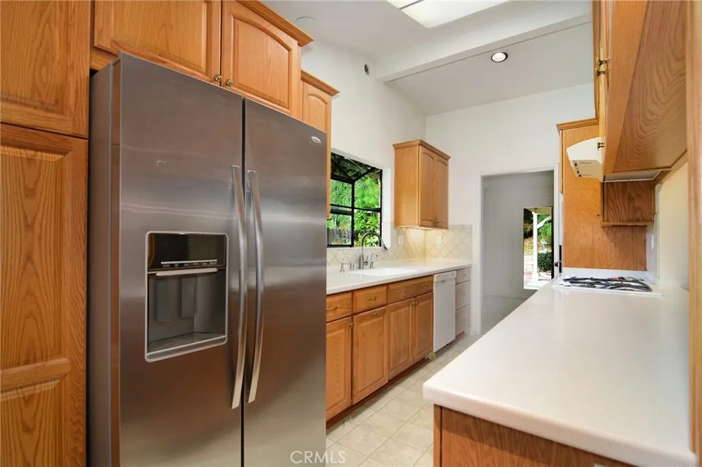 Additional image 7 of 20600 Clarendon St, Woodland Hills, CA 91367