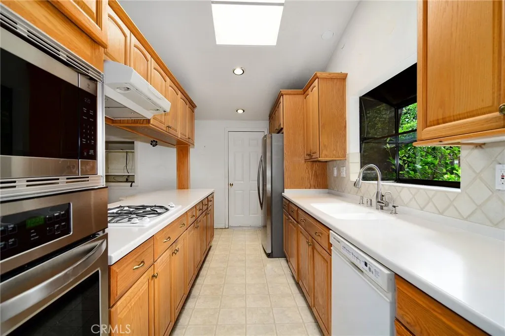 Additional image 26 of 20600 Clarendon St, Woodland Hills, CA 91367