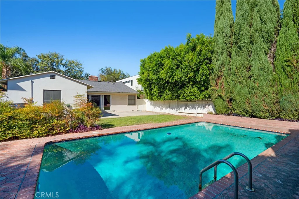 15516 Huston Street, Encino, CA 91436