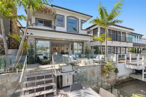 118 Via Lido Nord, Newport Beach, CA MLS: NP25080205