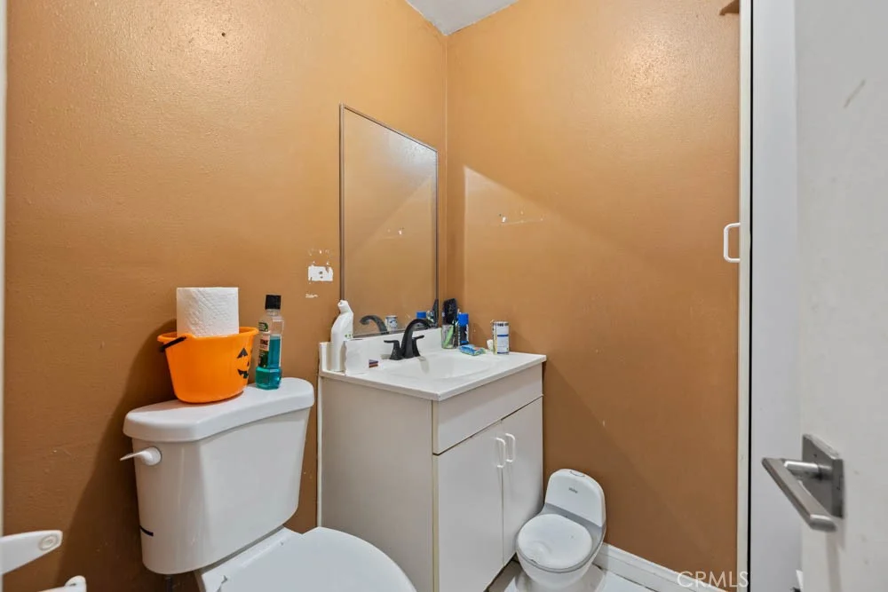 17675 Sierra Highway, Canyon Country, CA 91351
