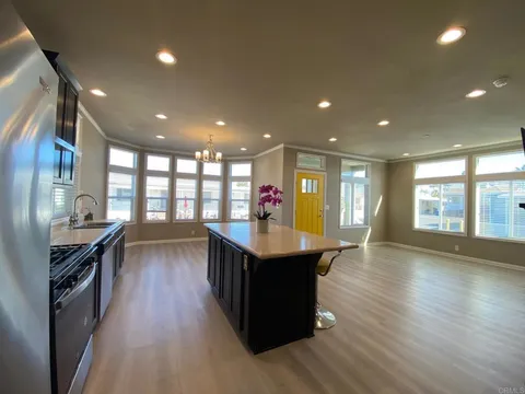 521 Orange Ave #104, Chula Vista, CA MLS: PTP2407190