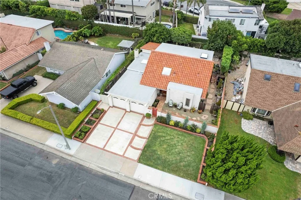 9581 Landfall Dr, Huntington Beach, CA 92646