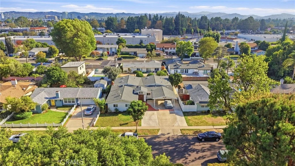 22248 Leadwell St, Canoga Park, CA 91303