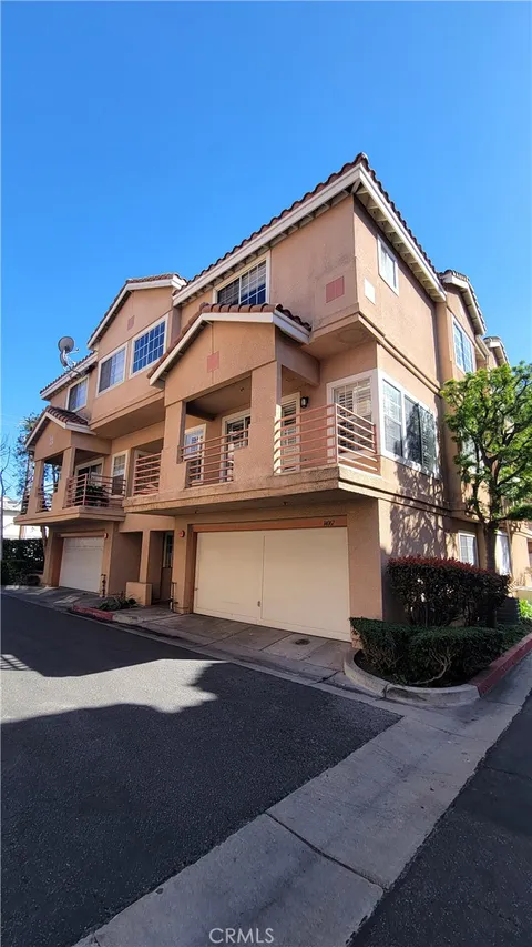 14067 Lemoli Avenue, Hawthorne, CA MLS: SB25044920