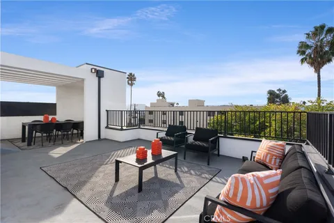 11668 W Verde Place, North Hollywood, CA 91606 - MLS#: SB25103888