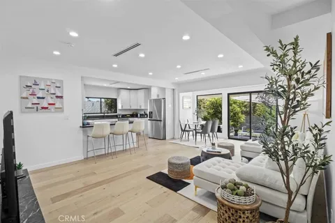 5132 Avenida Oriente, Tarzana, CA MLS: SR25045632