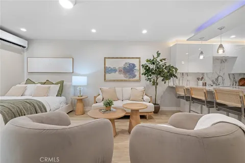 15344 Weddington Street Unit 203, Sherman Oaks, CA MLS: SR25095446