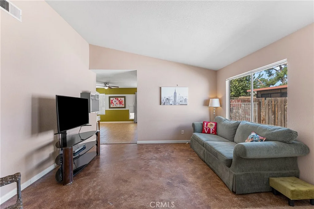 37061 29th Pl E, Palmdale, CA 93550 photo 4