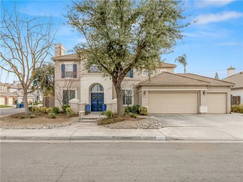 2705 E Ryan Lane, Fresno, CA 93720 - MLS#: FR25041322