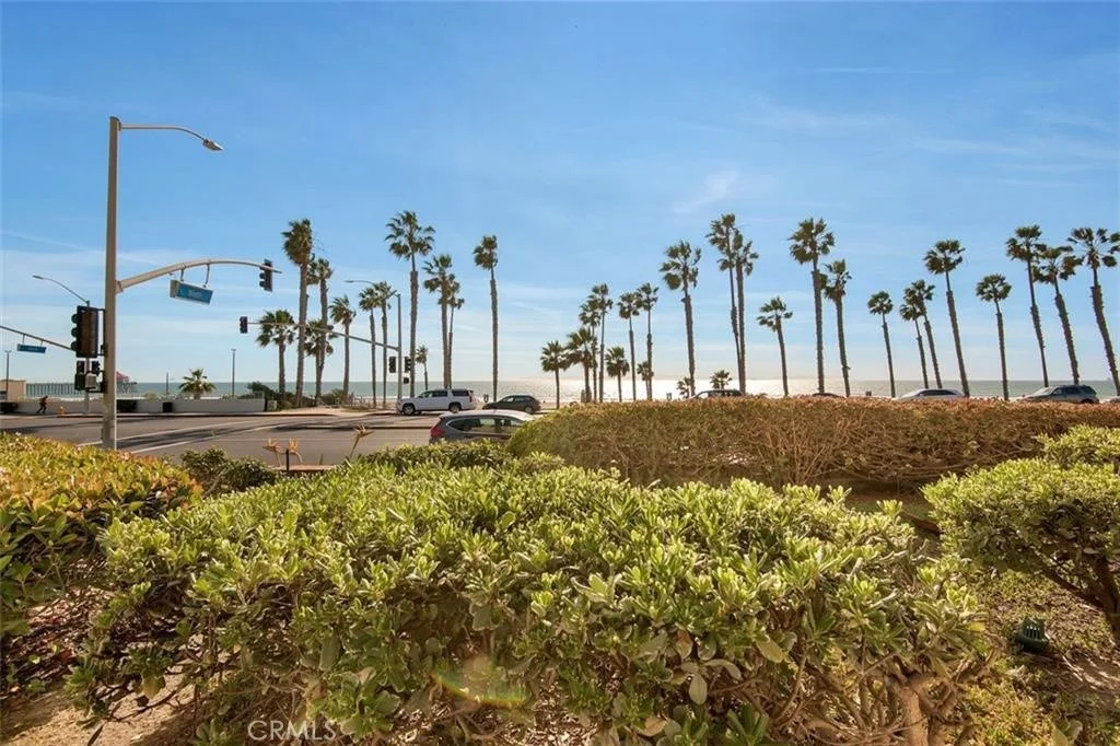 900 Pacific Coast Hwy, Huntington Beach, CA 92648