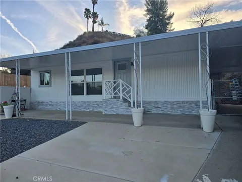 22725 Skylink Drive, Canyon Lake, CA MLS: SW25045331
