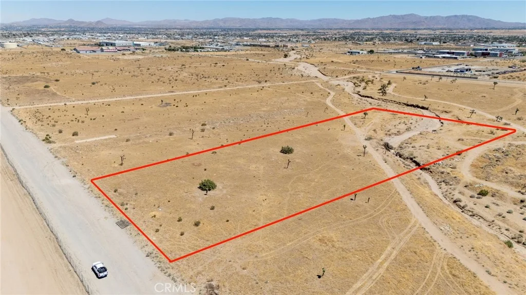 E Santa Fe, Hesperia, CA 92345 photo 2