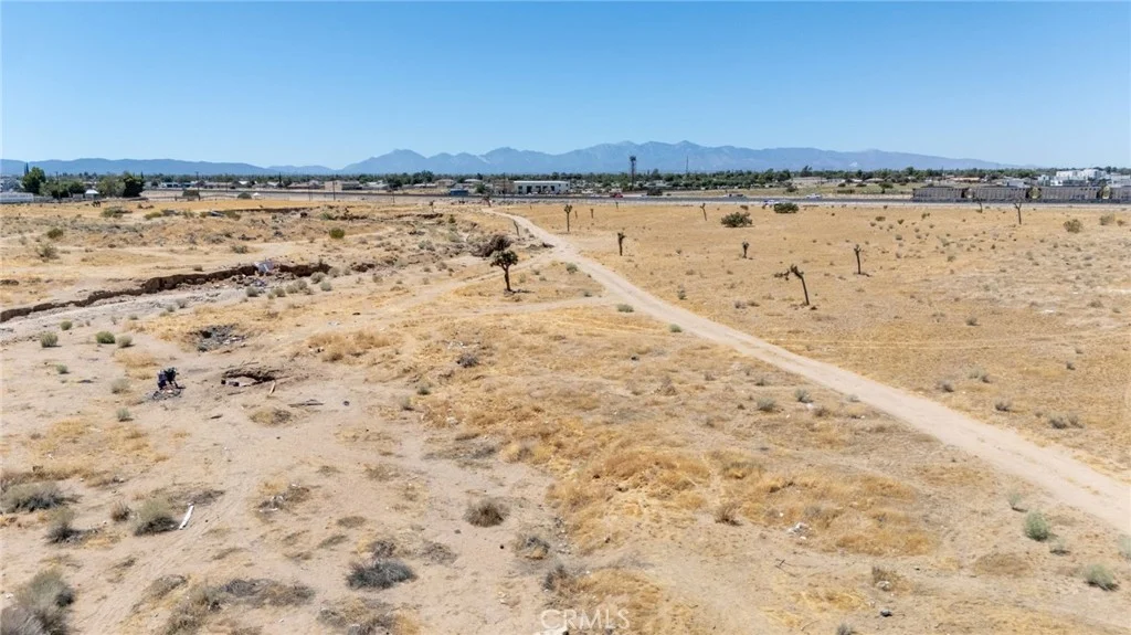 E Santa Fe, Hesperia, CA 92345