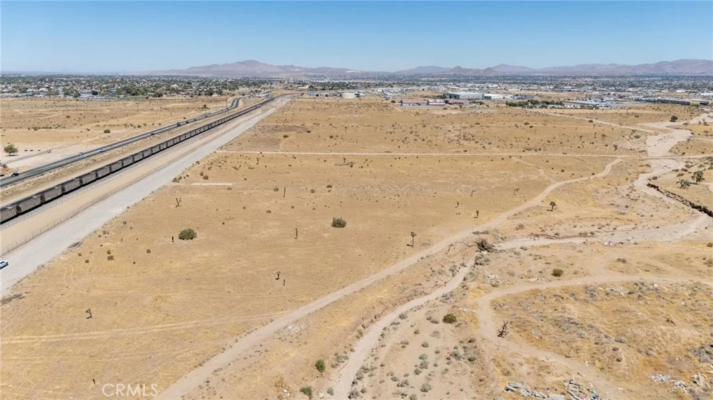 E Santa Fe, Hesperia, CA 92345 photo 4