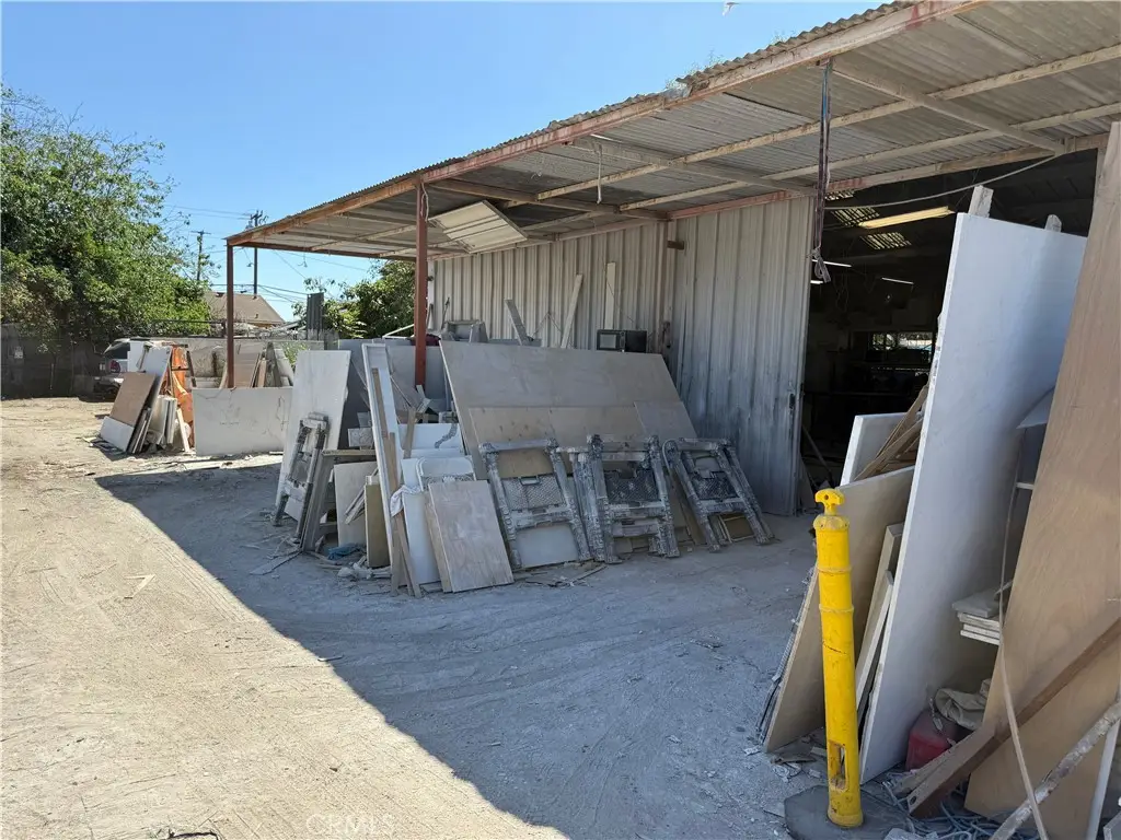 Additional image 8 of 531 E Oaks St, Compton, CA 90221