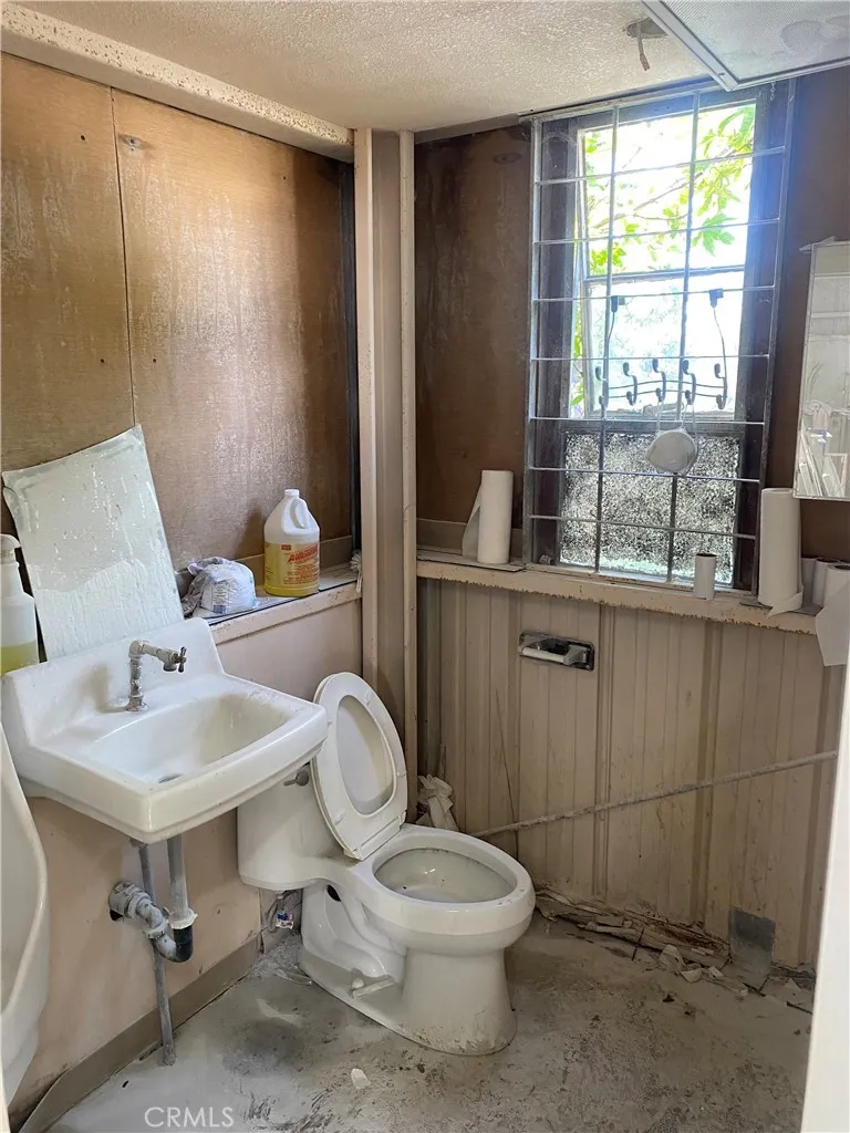 Additional image 13 of 531 E Oaks St, Compton, CA 90221