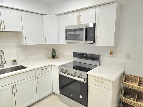 1474 Sunflower Circle N, Palm Springs, CA MLS: IG25080715